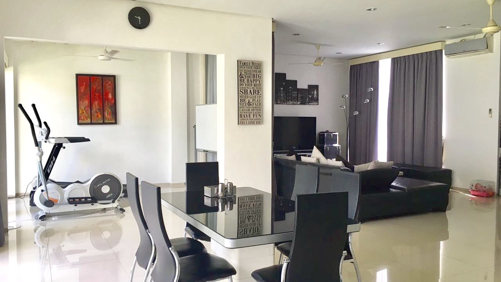 BRIGHT MODERN MINIMALIST HOUSE WITH PRIVATE SWIMMING POOL #20.25.1 #AK