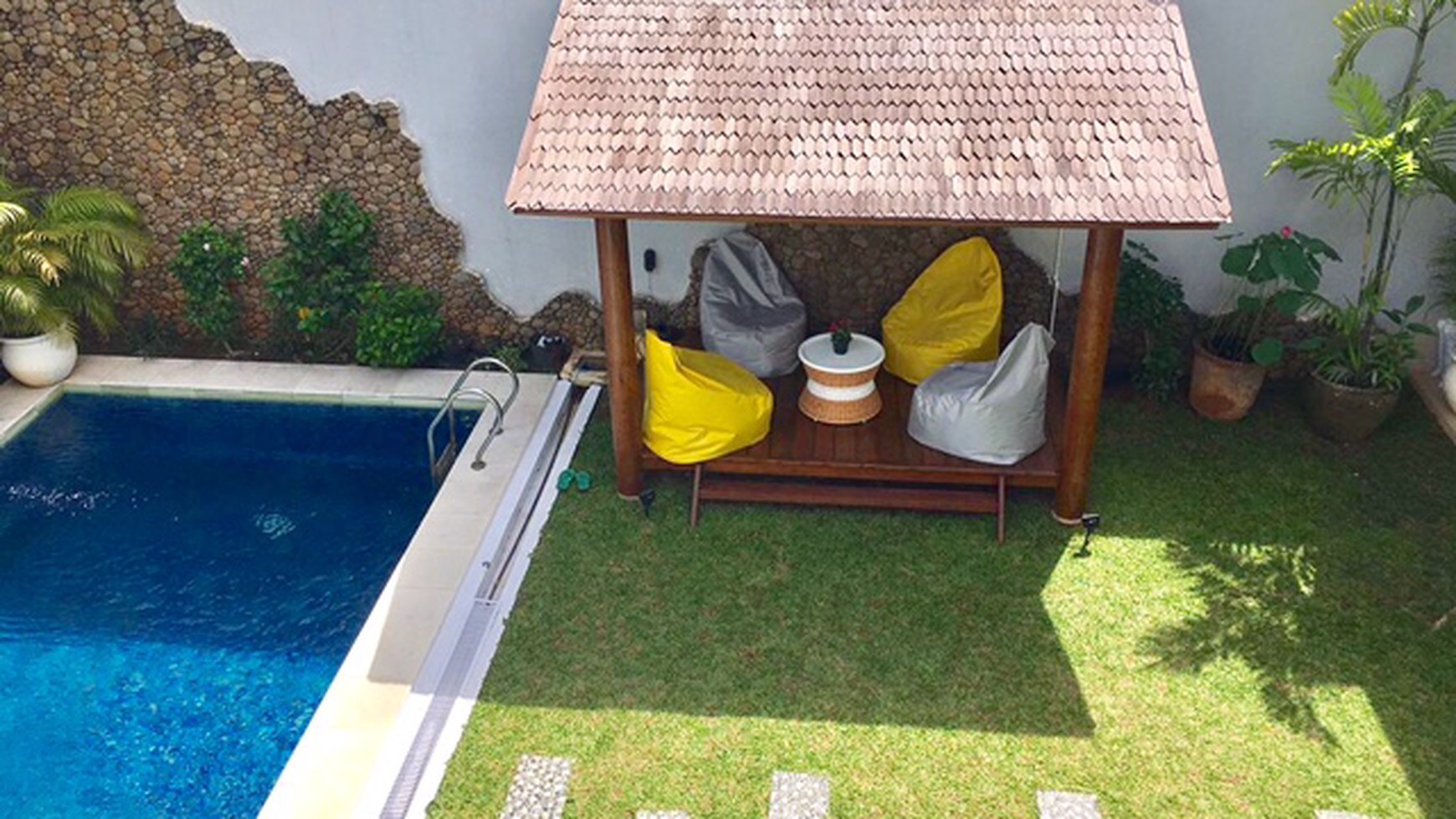 BRIGHT MODERN MINIMALIST HOUSE WITH PRIVATE SWIMMING POOL #20.25.1 #AK
