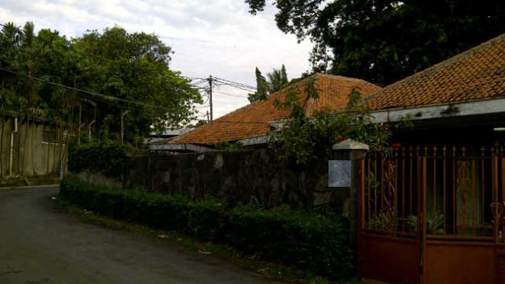 RUMAH STANDAR NAN LUAS DIKAWASAN ELITE KEMANG JAKARTA SELATAN