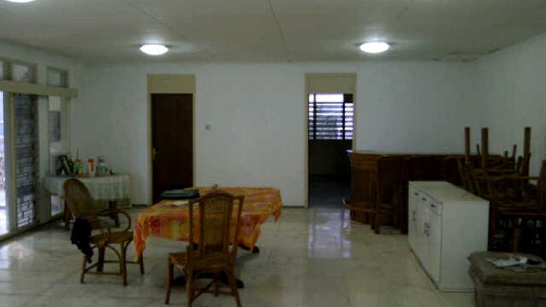 RUMAH STANDAR NAN LUAS DIKAWASAN ELITE KEMANG JAKARTA SELATAN