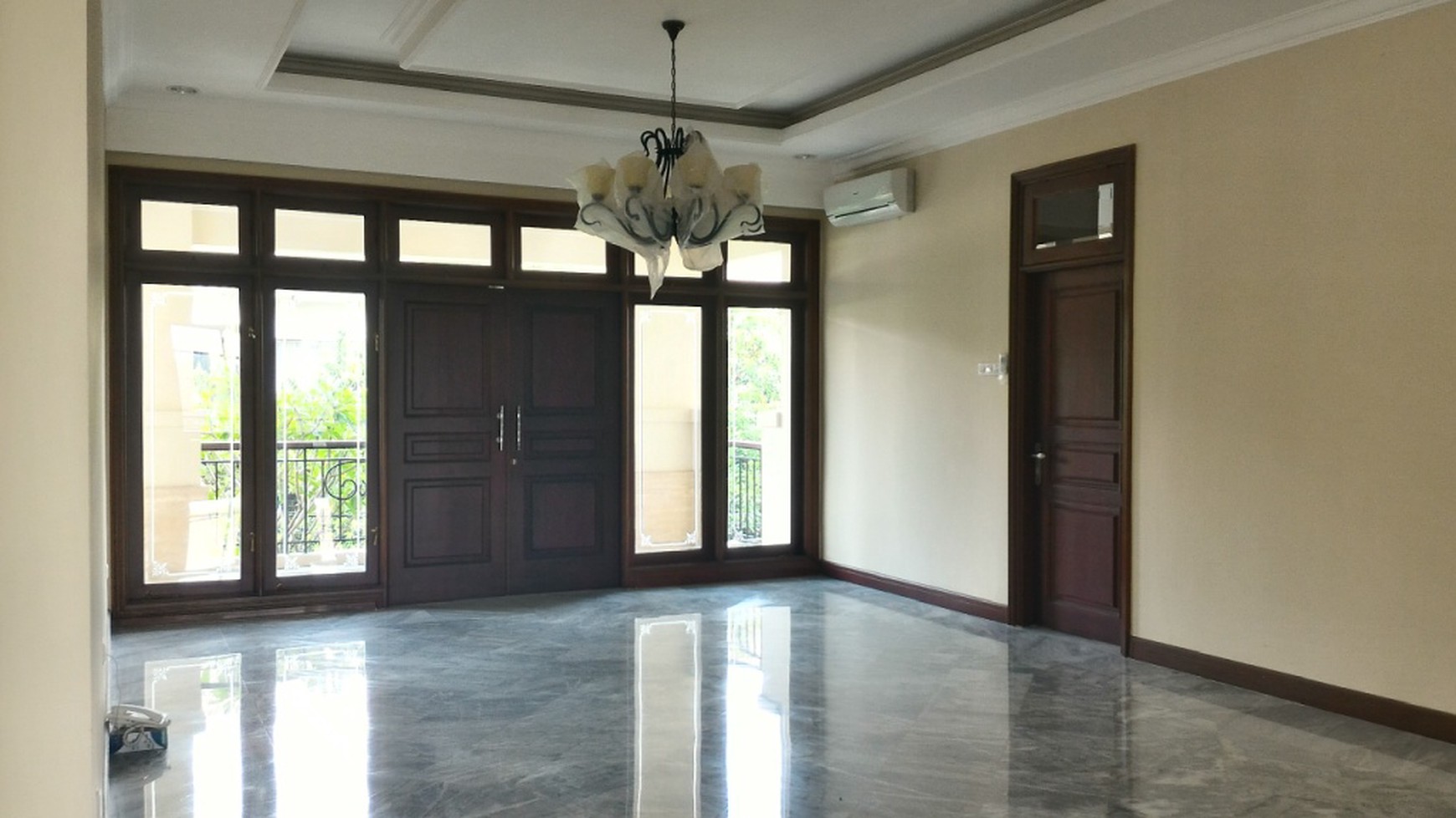 beautiful house in the prime area of Kebayoran