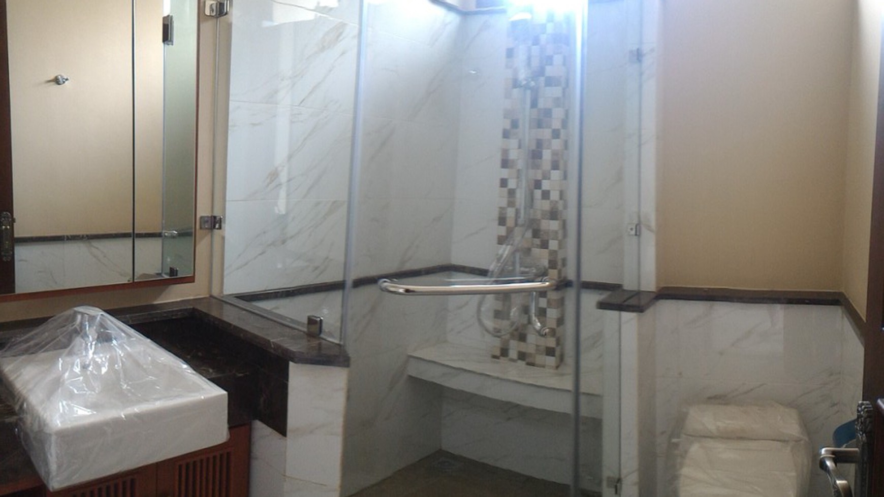 beautiful house in the prime area of Kebayoran