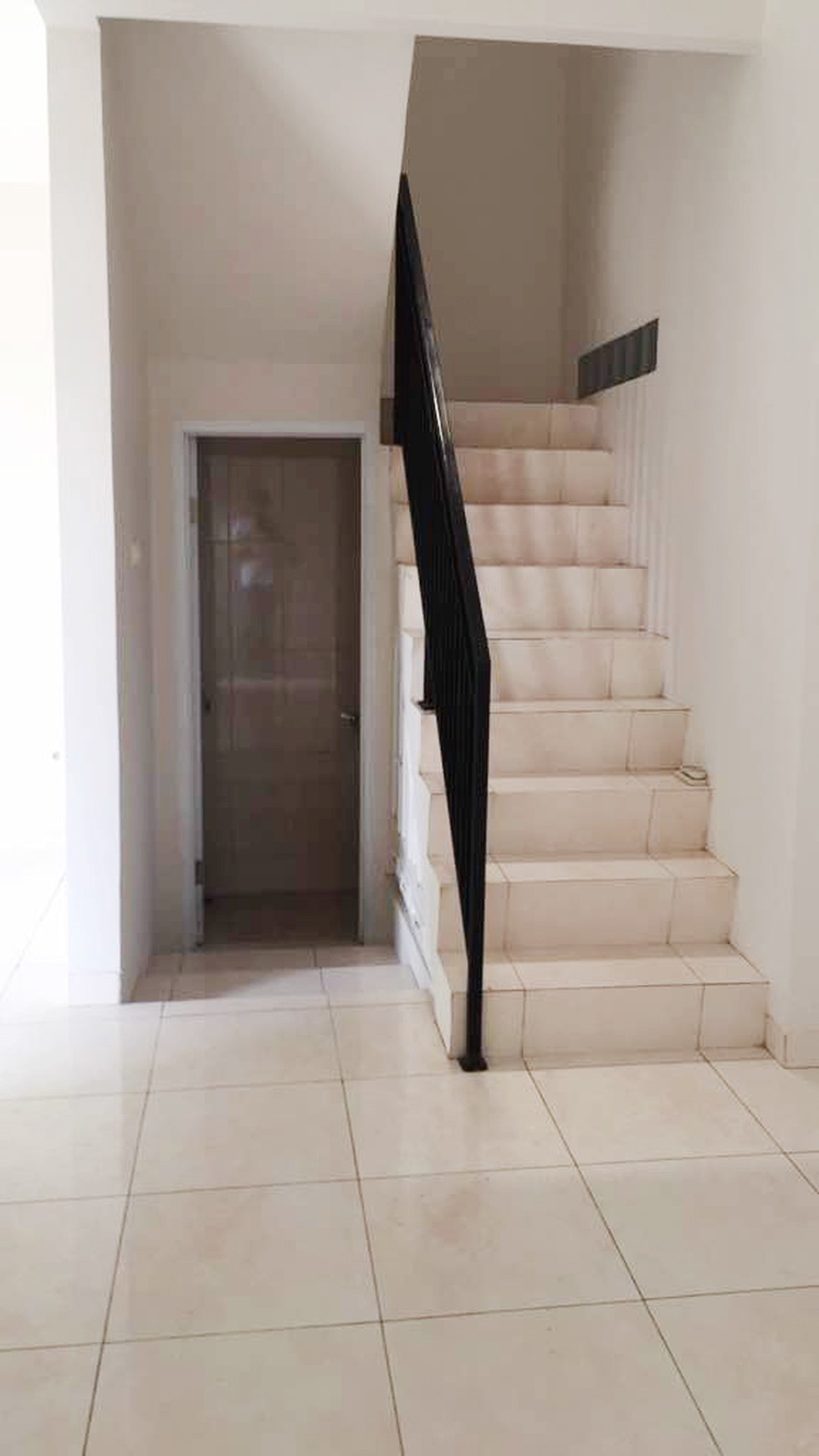 Rumah Bagus, nyaman, aman, asri, dan siap huni, lingkungan tenang, akses lokasi strategis di kawasan Acacia Residence Tangerang Selatan