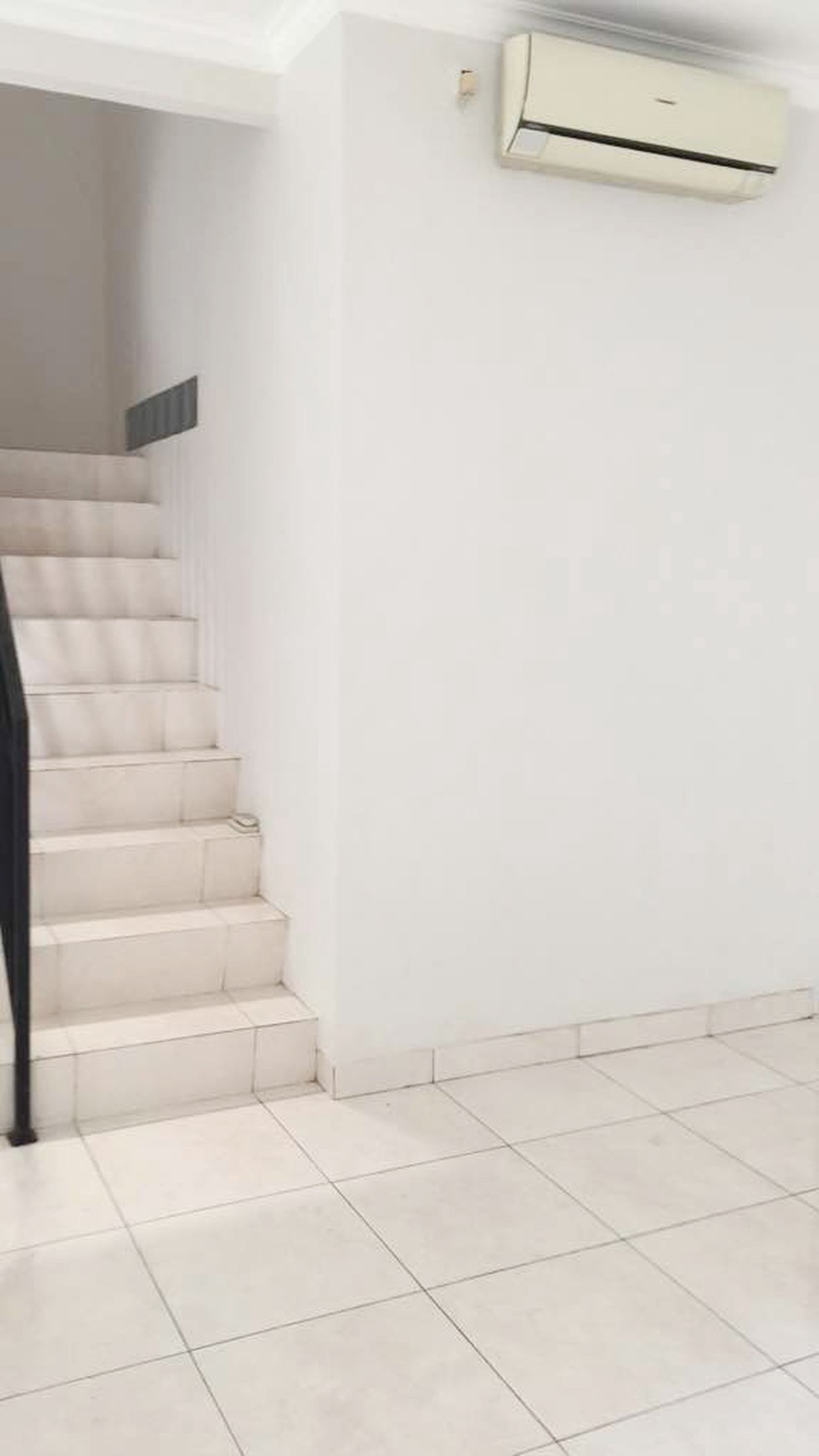 Rumah Bagus, nyaman, aman, asri, dan siap huni, lingkungan tenang, akses lokasi strategis di kawasan Acacia Residence Tangerang Selatan