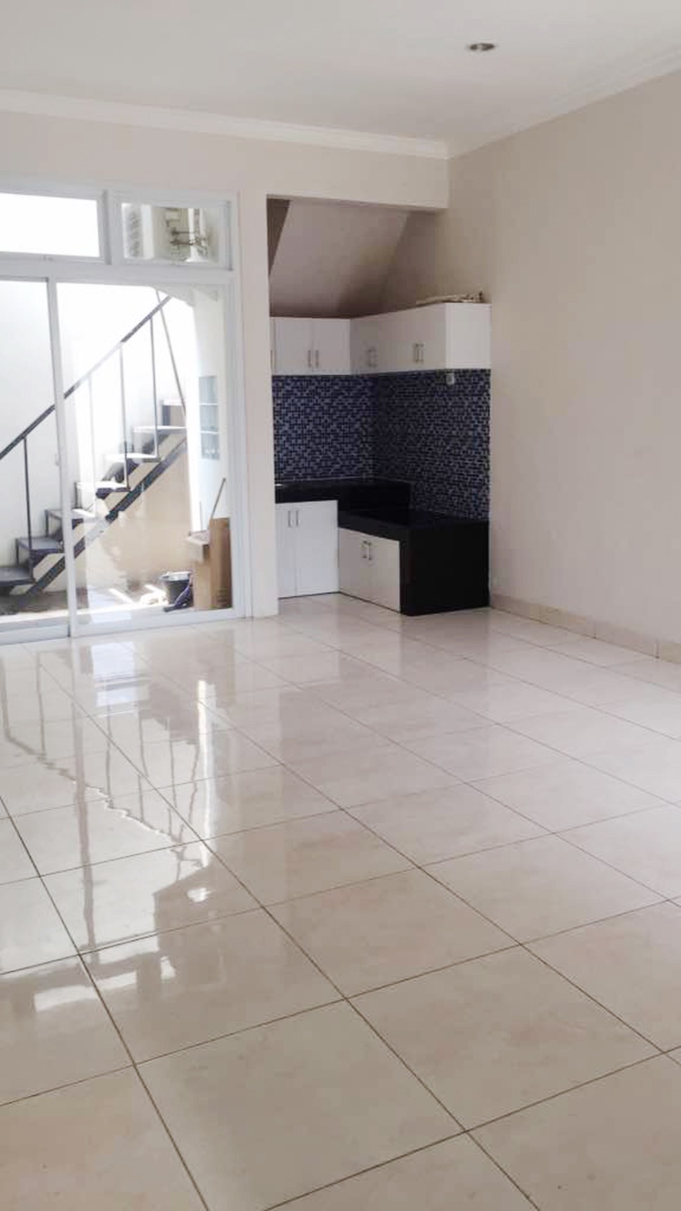 Rumah Bagus, nyaman, aman, asri, dan siap huni, lingkungan tenang, akses lokasi strategis di kawasan Acacia Residence Tangerang Selatan