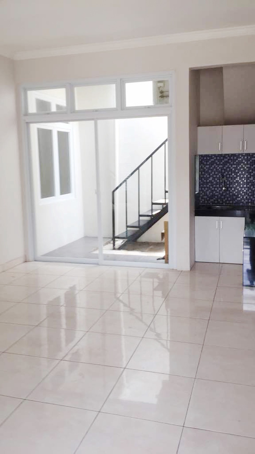 Rumah Bagus, nyaman, aman, asri, dan siap huni, lingkungan tenang, akses lokasi strategis di kawasan Acacia Residence Tangerang Selatan