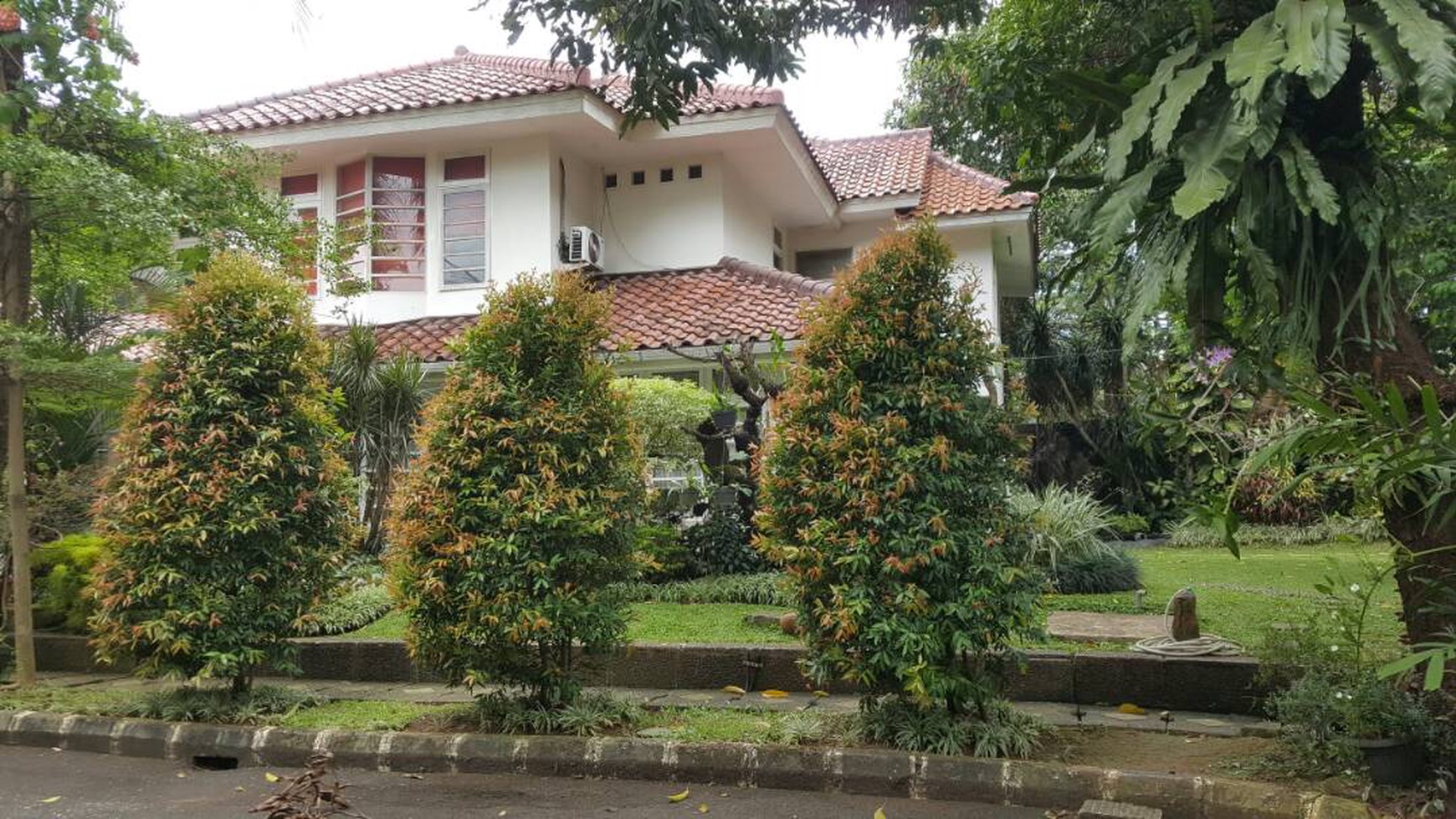 HOT SALE!!! Rumah Nyaman, Lokasi Strategis dan Siap Huni di River Park, Bintaro