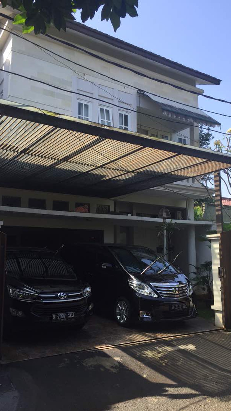 Rumah Mewah Dengan Lokasi Strategis @ Madrasah 1, Ampera