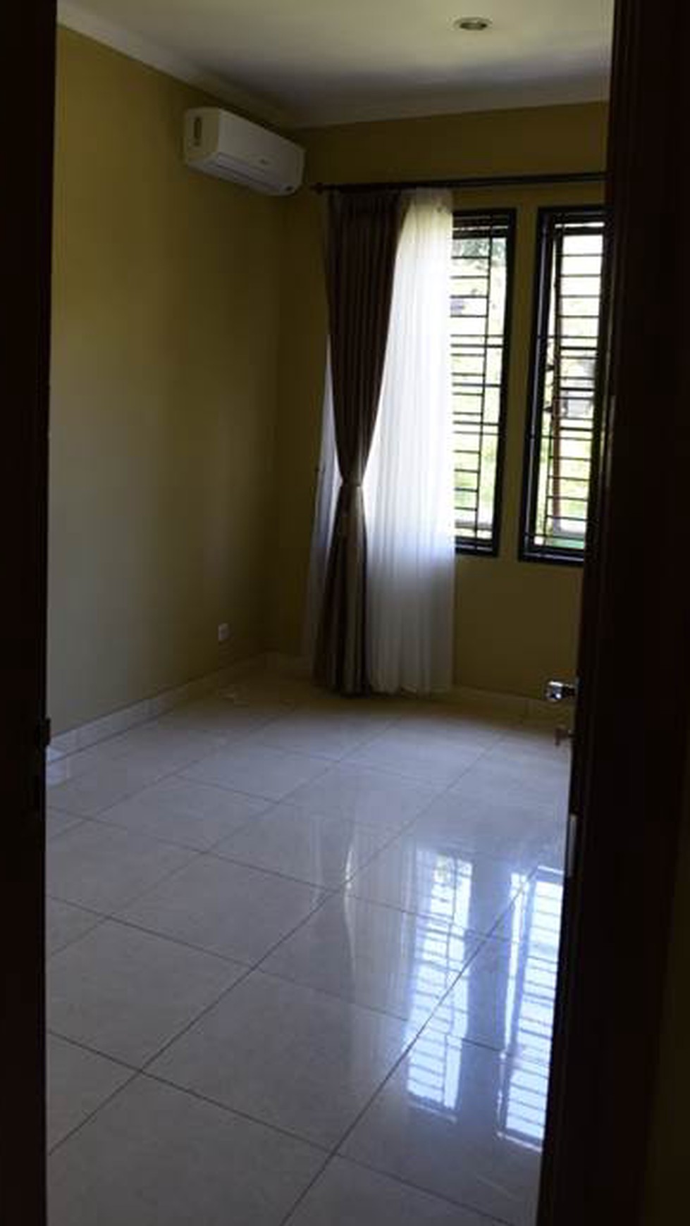 Rumah cantik siap huni di Vermont Park Land