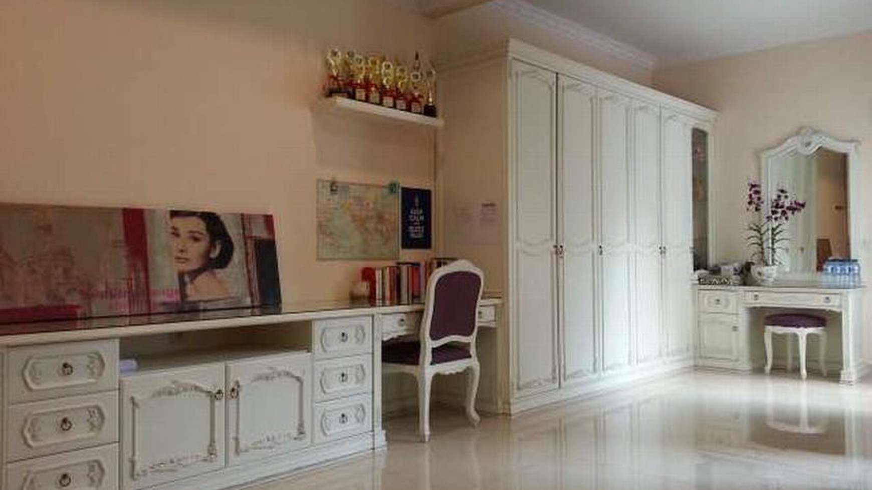 Dijual rumah di Giri Loka BSD City, Split level, Semifurnish, Furniture yang nempel, Murah, Strategis, siap huni