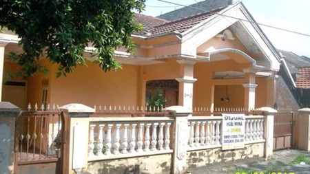 Rumah 1 Lantai, Terawat, Jalan depan Paving