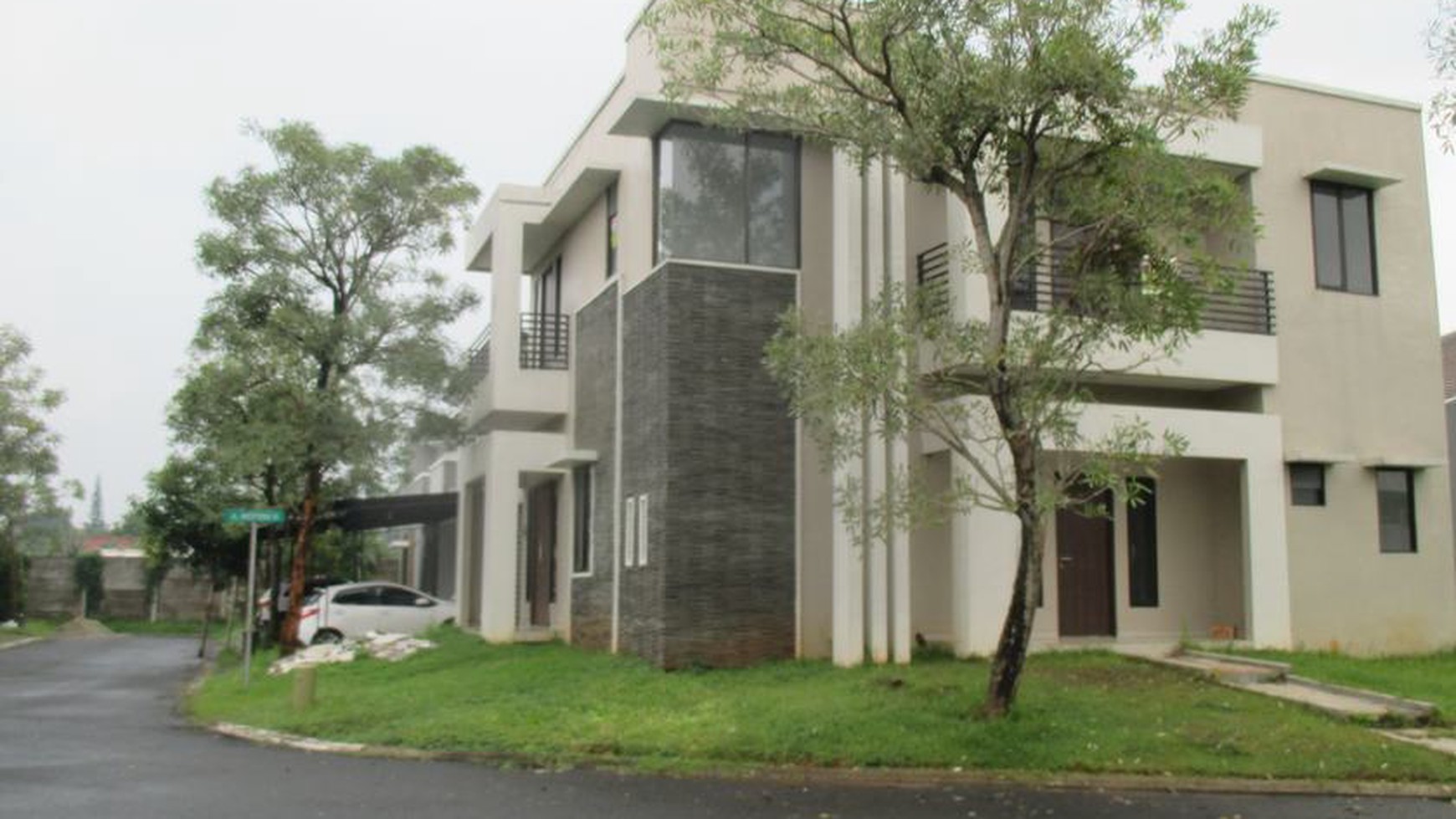 Dijual rumah di The Icon Eastern Cosmo BSD City, Kondisi baru, strategis, Tengah kota, baru siap huni