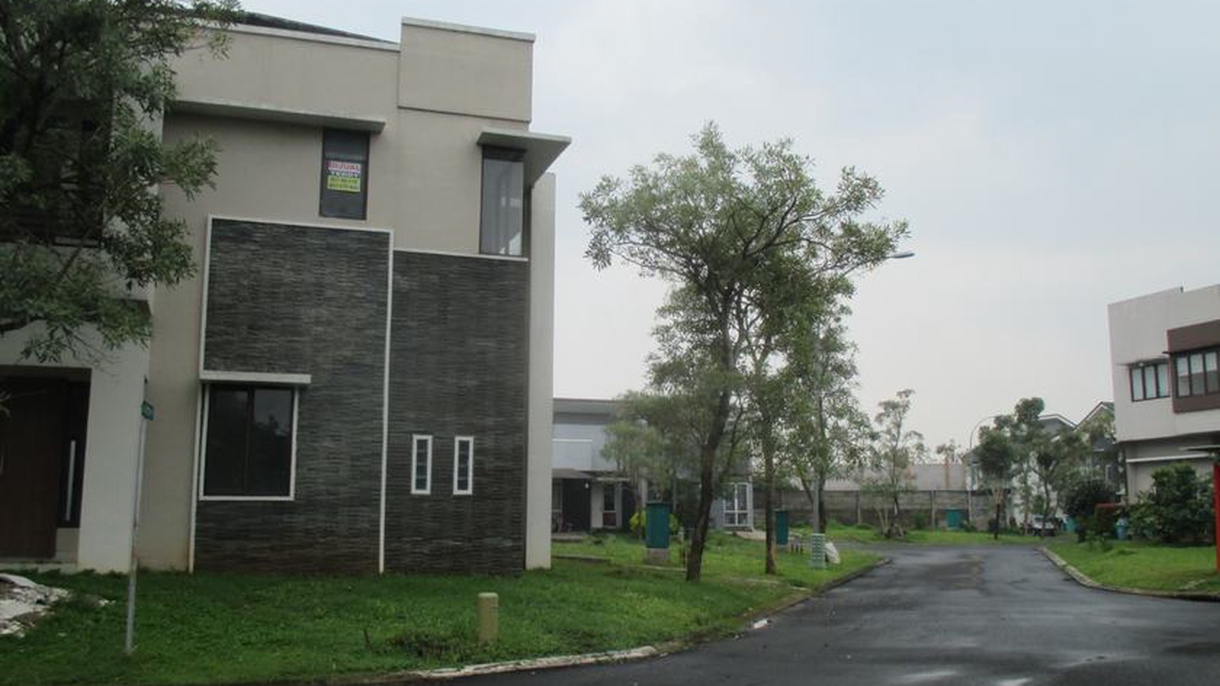 Dijual rumah di The Icon Eastern Cosmo BSD City, Kondisi baru, strategis, Tengah kota, baru siap huni