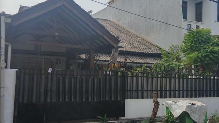 Hunian 1 1/2 lantai yang Asri,Lokasi tenang dan harga Nego di Sunter