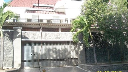 Rumah 2,5 Lantai, Bagus, Mewah, Row Jalan Lebar, Bebas banjir, Siap Huni - LIA -