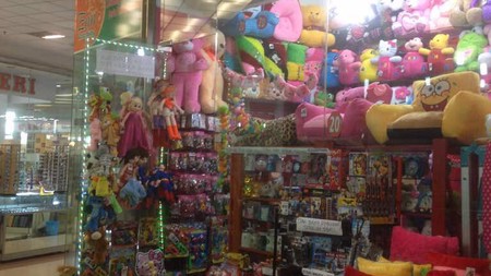 Kios di Mall Metropolis Town Square