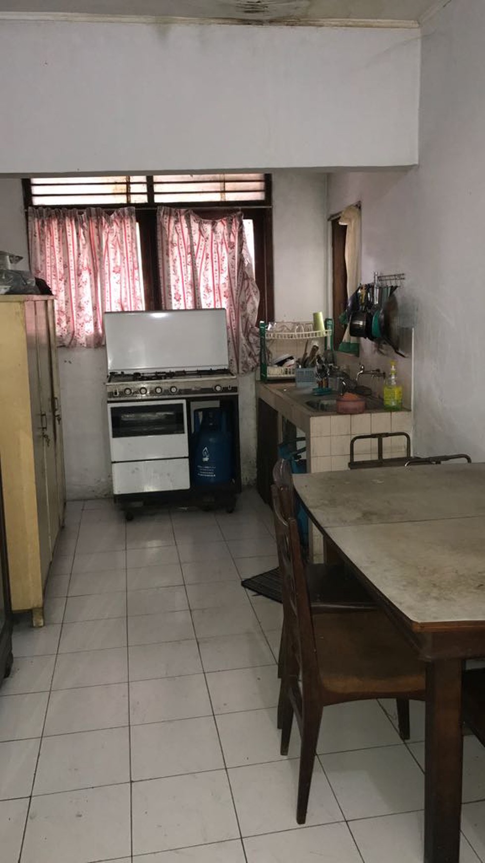 Rumah dengan lingkungan yang nyaman, lokasi menarik di Tebet, Jakarta Selatan