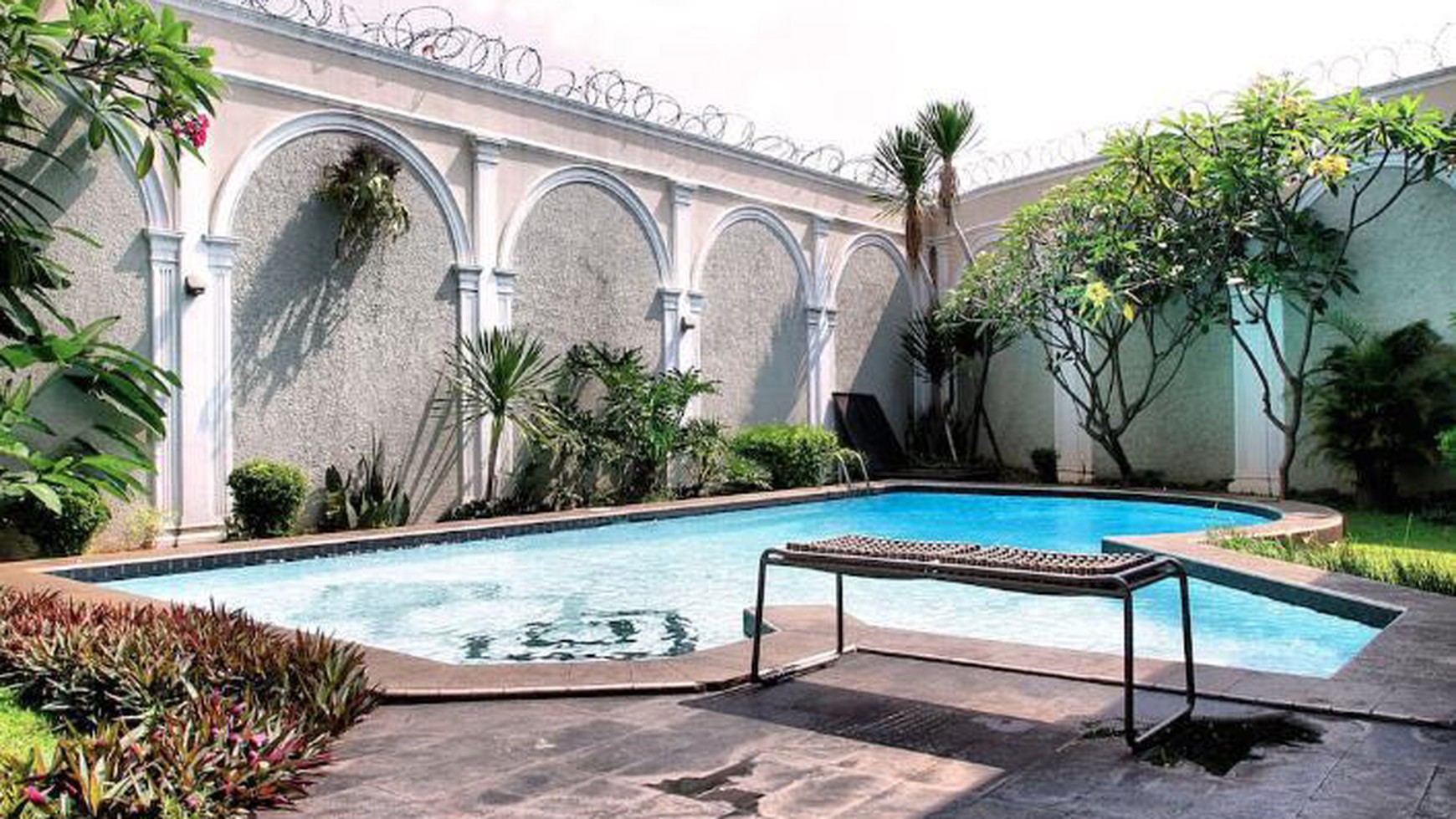 Big and beautiful Town house at Ampera, South Jakarta, perfect for a big family, is ready to rent