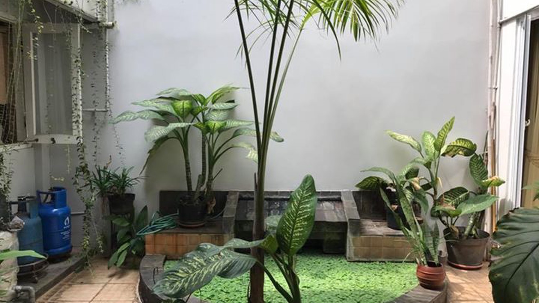 Dijual RUMAH CANTIK lokasi sangat Strategis