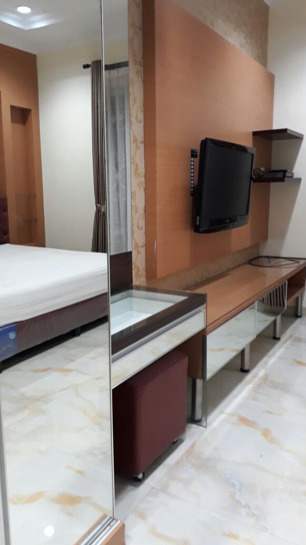 Disewakan Rumah Full Furnish di Taman Beverly Golf - Lippo Karawaci