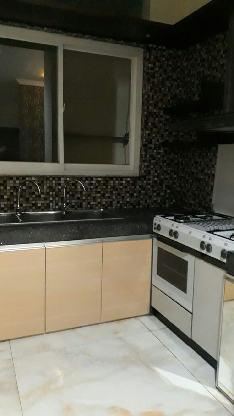 Disewakan Rumah Full Furnish di Taman Beverly Golf - Lippo Karawaci