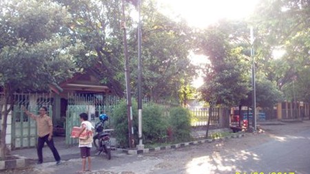 Rumah Terawat, Lokasi Strategis, Row Jalan Lebar, Hoek, dekat SMAN 14 Surabaya, Bisa untuk Rumah Tinggal / Kantor / Klinik Dsb