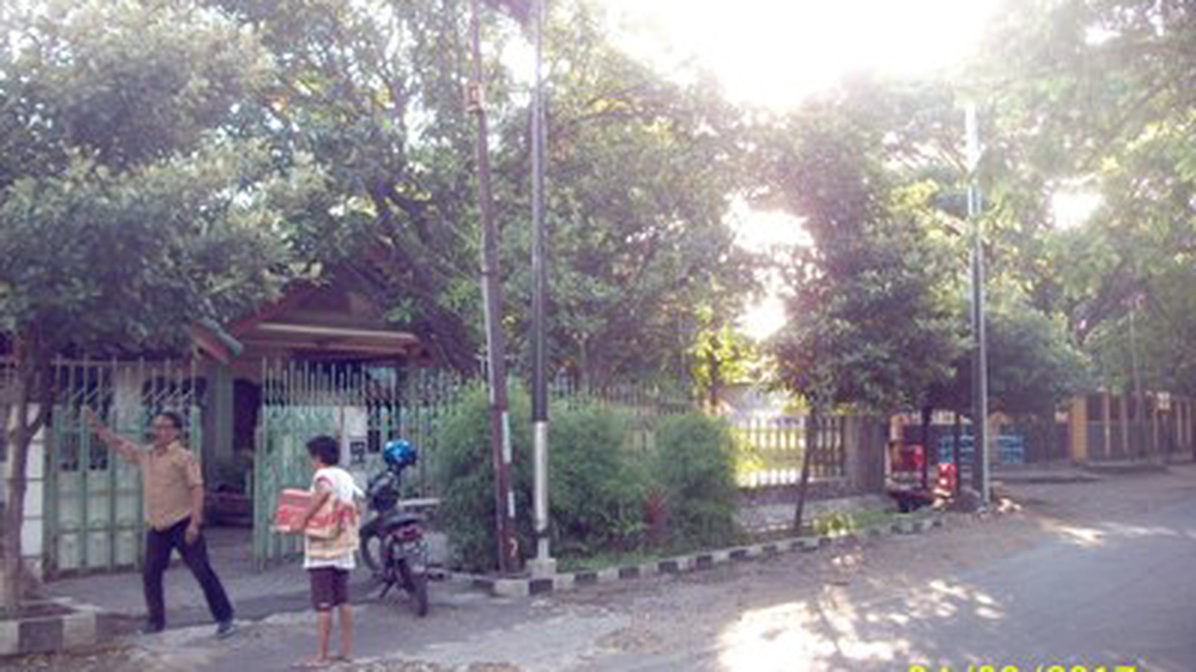 Rumah Terawat, Lokasi Strategis, Row Jalan Lebar, Hoek, dekat SMAN 14 Surabaya, Bisa untuk Rumah Tinggal / Kantor / Klinik Dsb