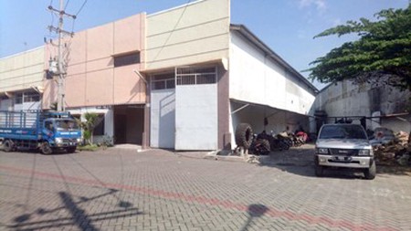 Pabrik / Gudang di Tritan Taman, ada Kantornya, Lokasi Pergudangan, Bebas Banjir