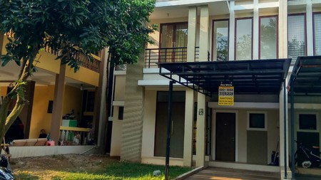 Disewakan rumah bagus terawat, depat taman, aman dan siap huni