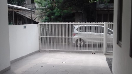 Rumah Minimalis 3 Lantai Posisi Hook Pondok Indah #AM