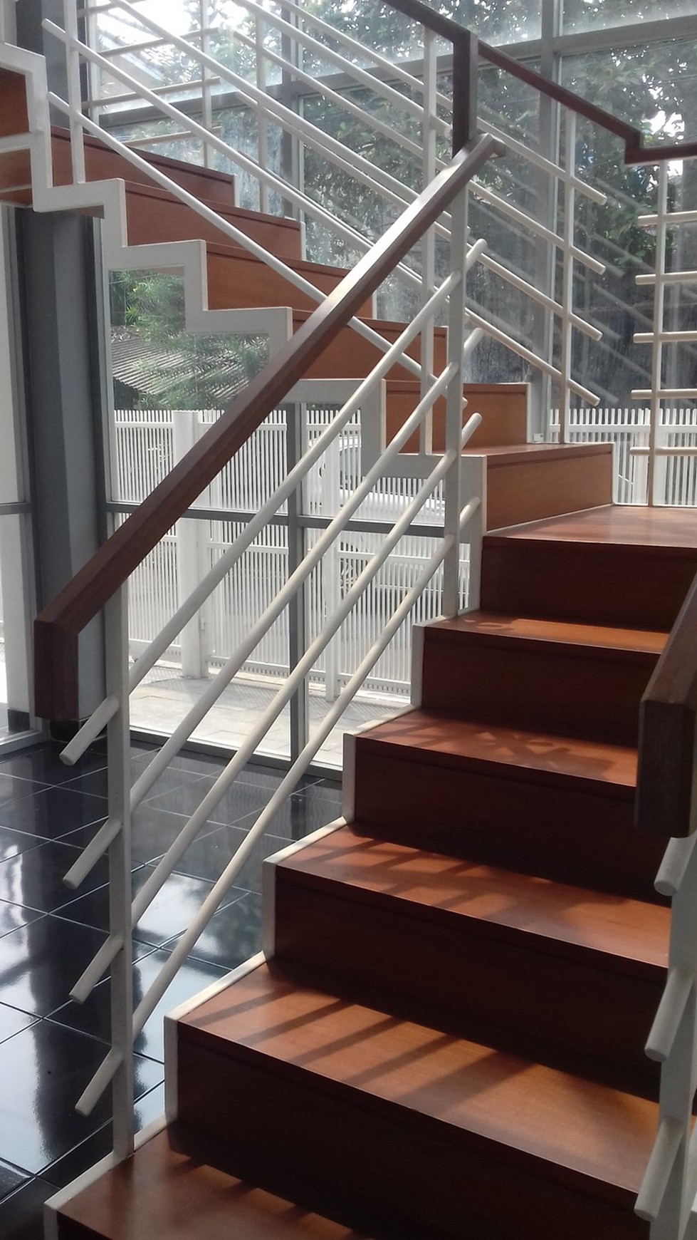 Rumah Minimalis 3 Lantai Posisi Hook Pondok Indah #AM