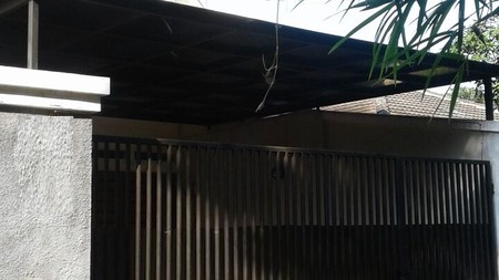 Rumah Pinggir Jalan di Pangkalan Jati