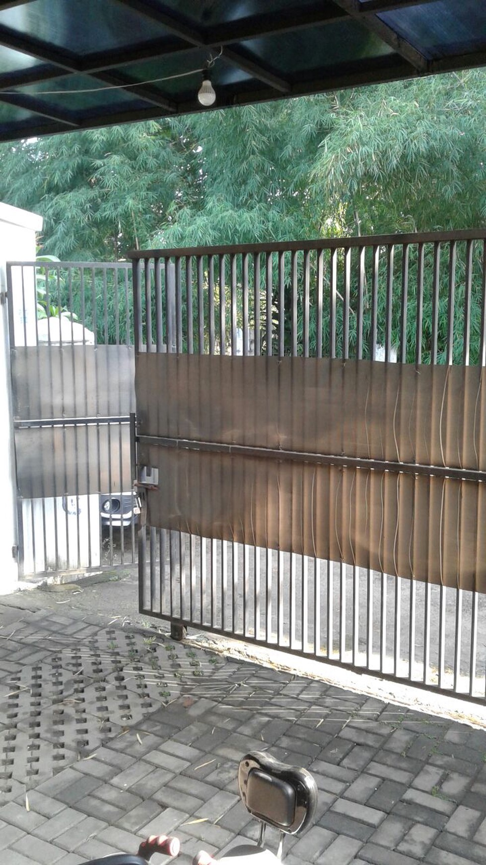 Rumah Pinggir Jalan di Pangkalan Jati