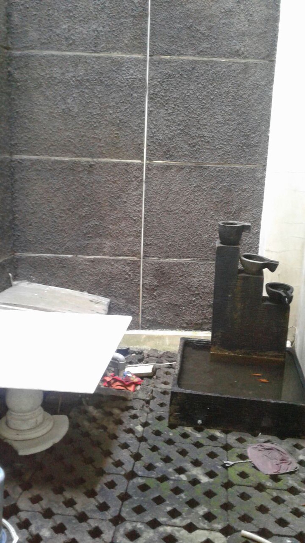 Rumah Pinggir Jalan di Pangkalan Jati