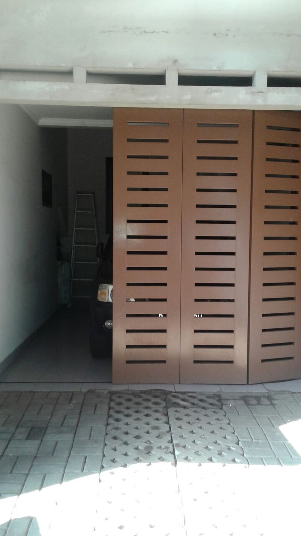 Rumah Pinggir Jalan di Pangkalan Jati