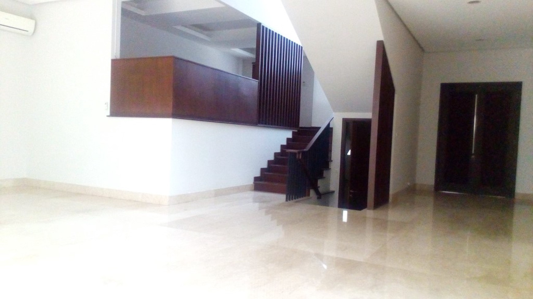 beautiful house in the prime area of Kebayoran