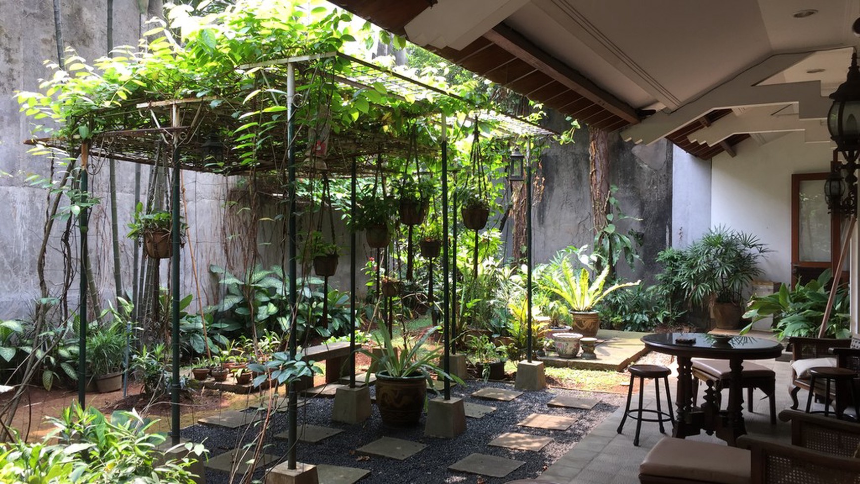 DIJUAL - Rumah Artistik Traditional di Jaka Permai Bekasi
