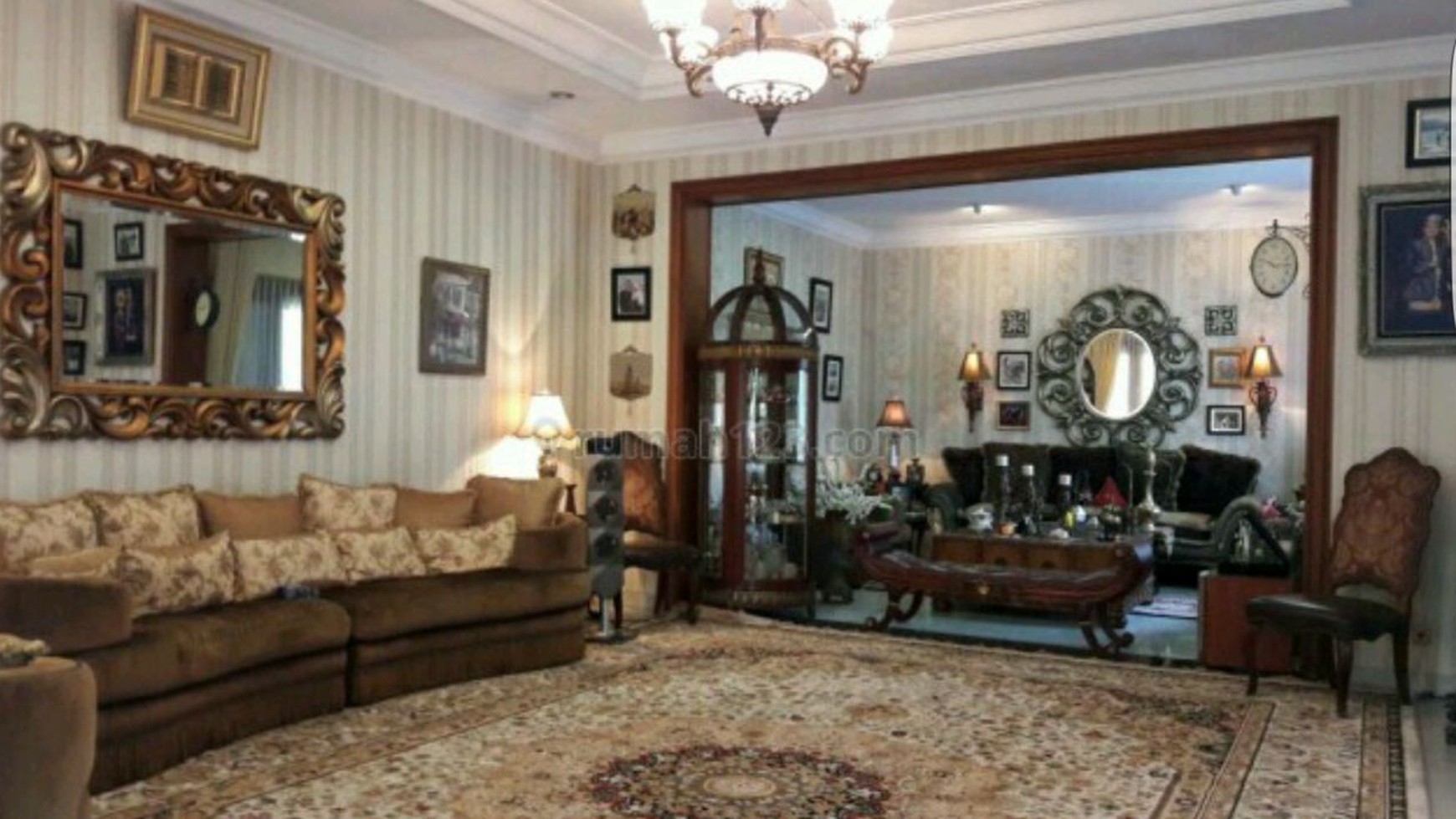 Rumah Asri Sangat Terawat dan Mewah @ Pekayon Pejaten Barat