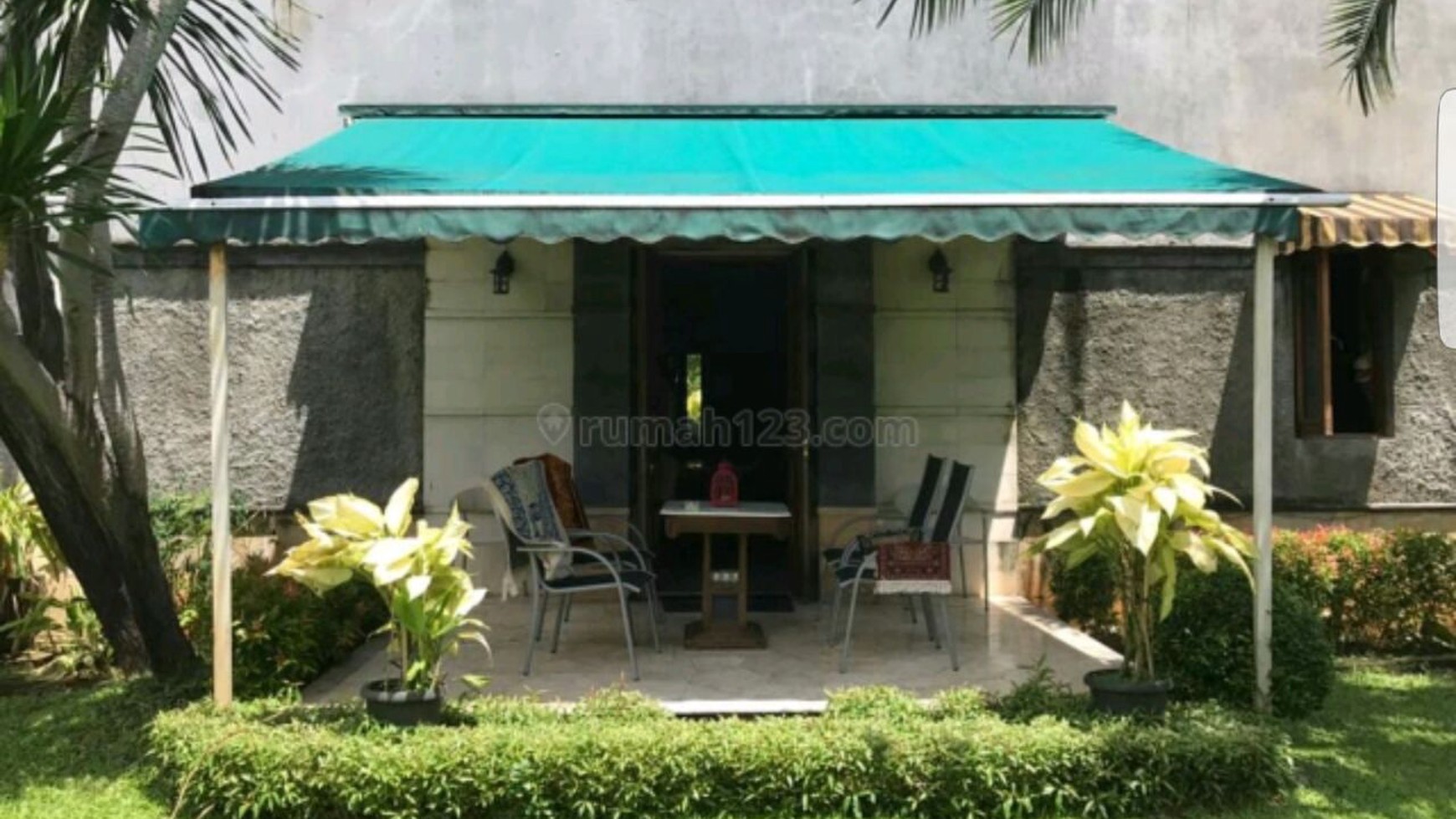 Rumah Asri Sangat Terawat dan Mewah @ Pekayon Pejaten Barat