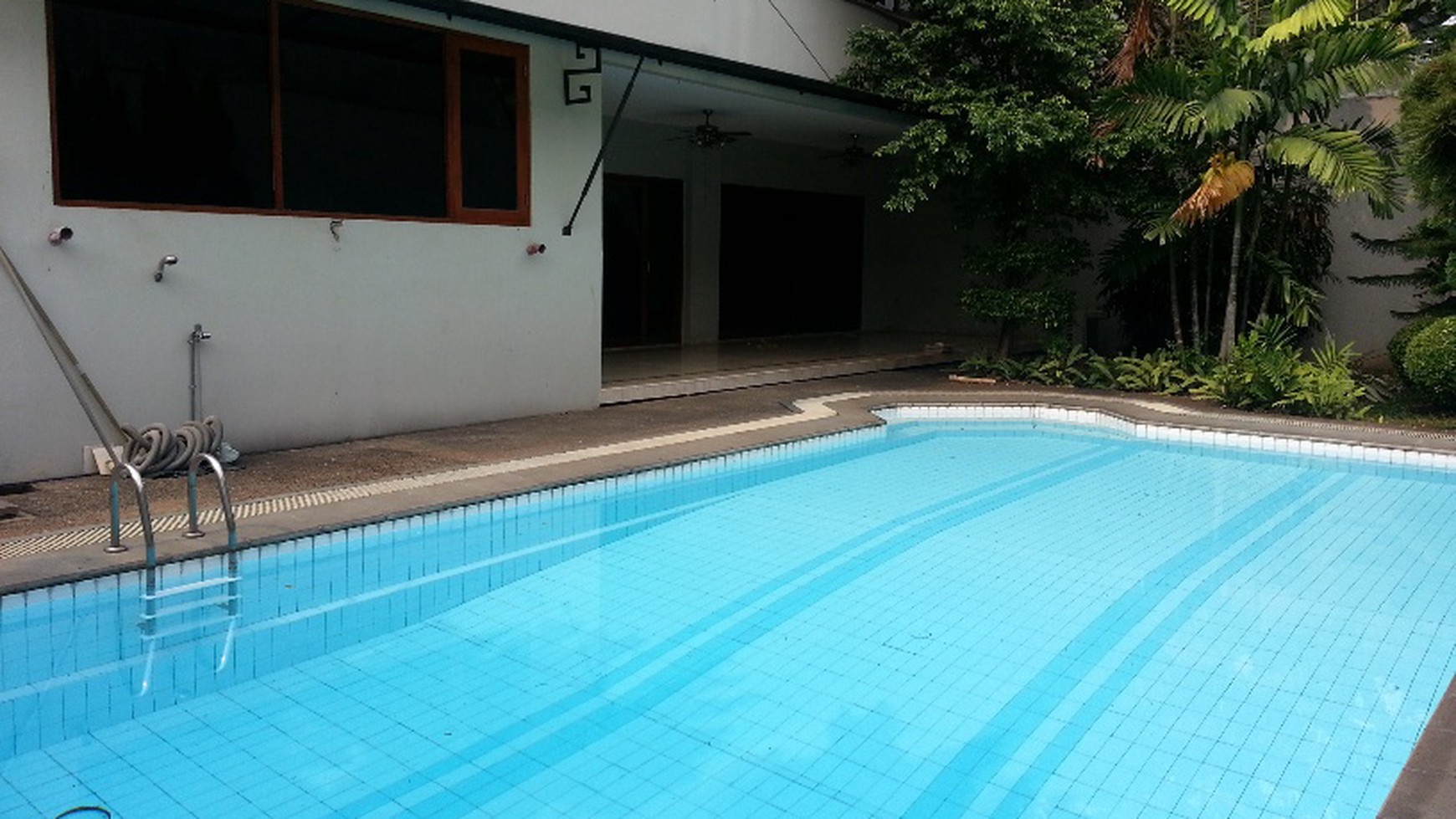 Jual Rumah di Permata Hijau ada Swimming Pool