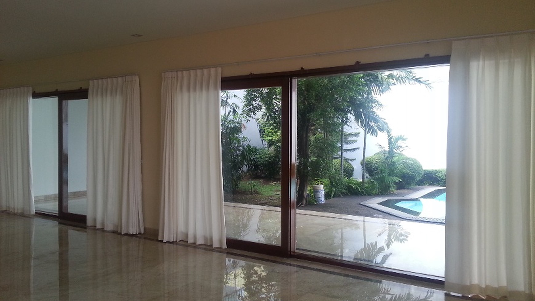 Jual Rumah di Permata Hijau ada Swimming Pool