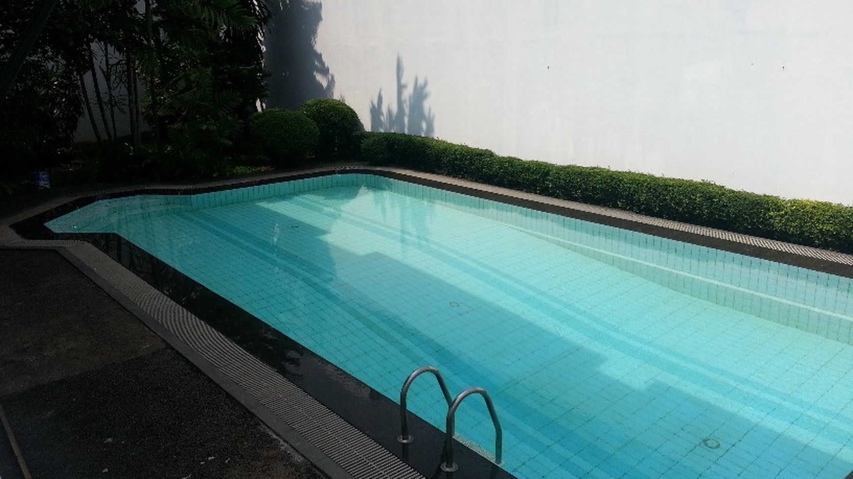 Jual Rumah di Permata Hijau ada Swimming Pool