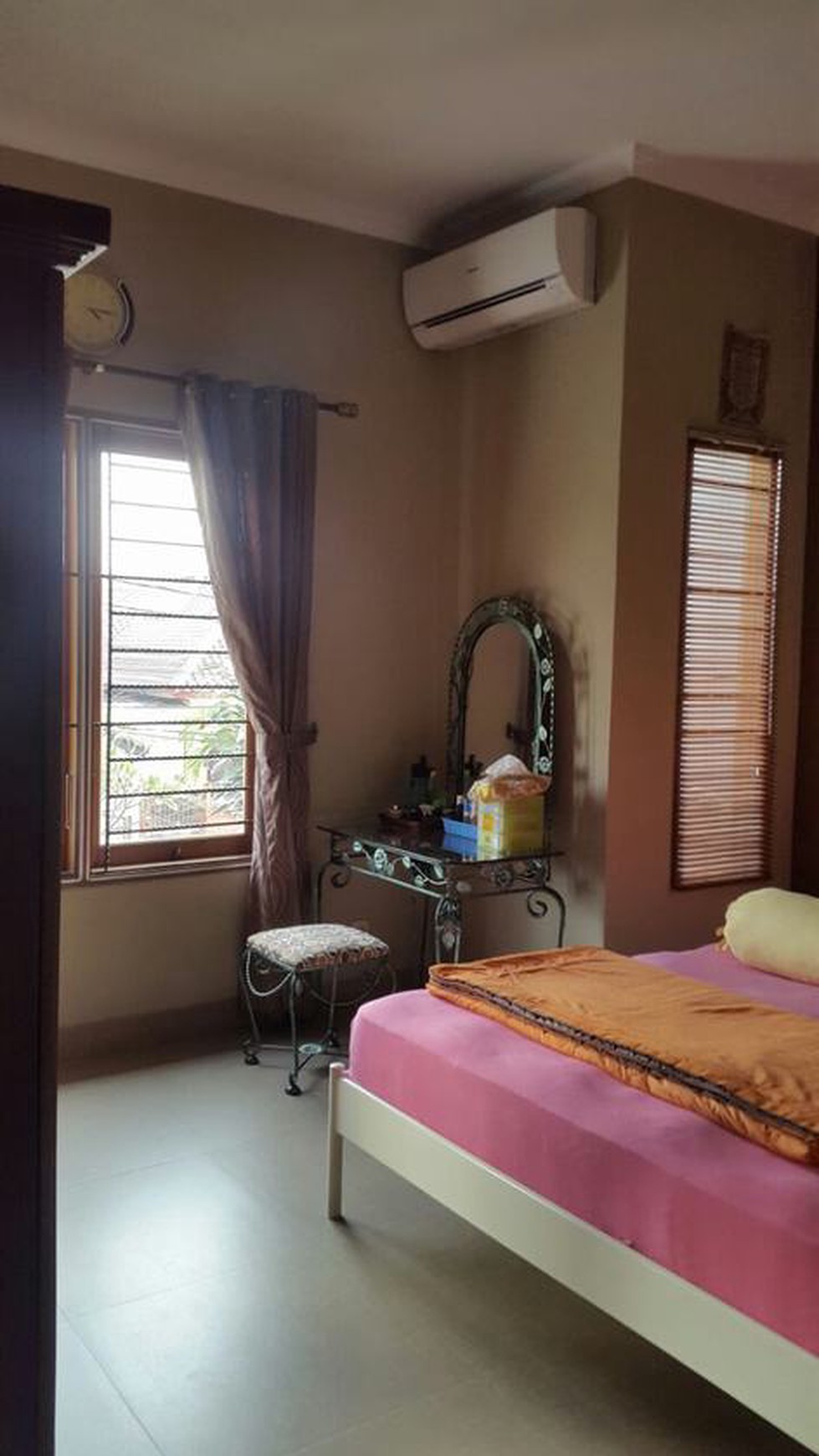 BU....!!! Dijual rumah di Villa Melati Mas, kondisi bagus, harga resonable, strategis, pusat pendidikan dan kuliner, siap huni