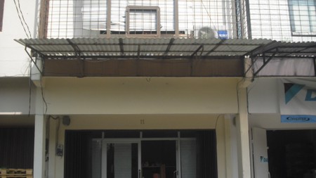 Ruko pinggir jalan Raya Griya Sutera