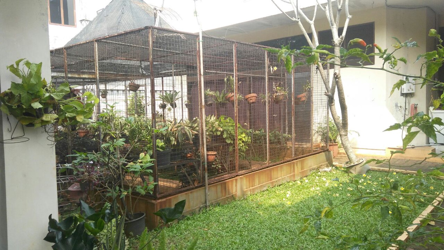 Rumah Lama Terawat dengan Lokasi Strategis @ Pejaten Barat Raya, Jakarta Selatan