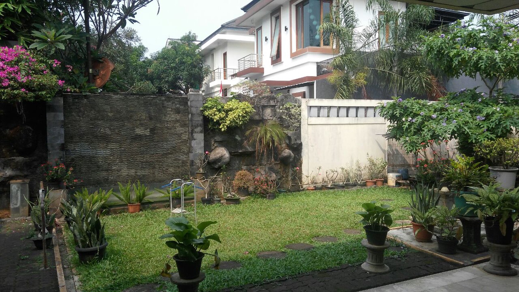 Rumah Lama Terawat dengan Lokasi Strategis @ Pejaten Barat Raya, Jakarta Selatan