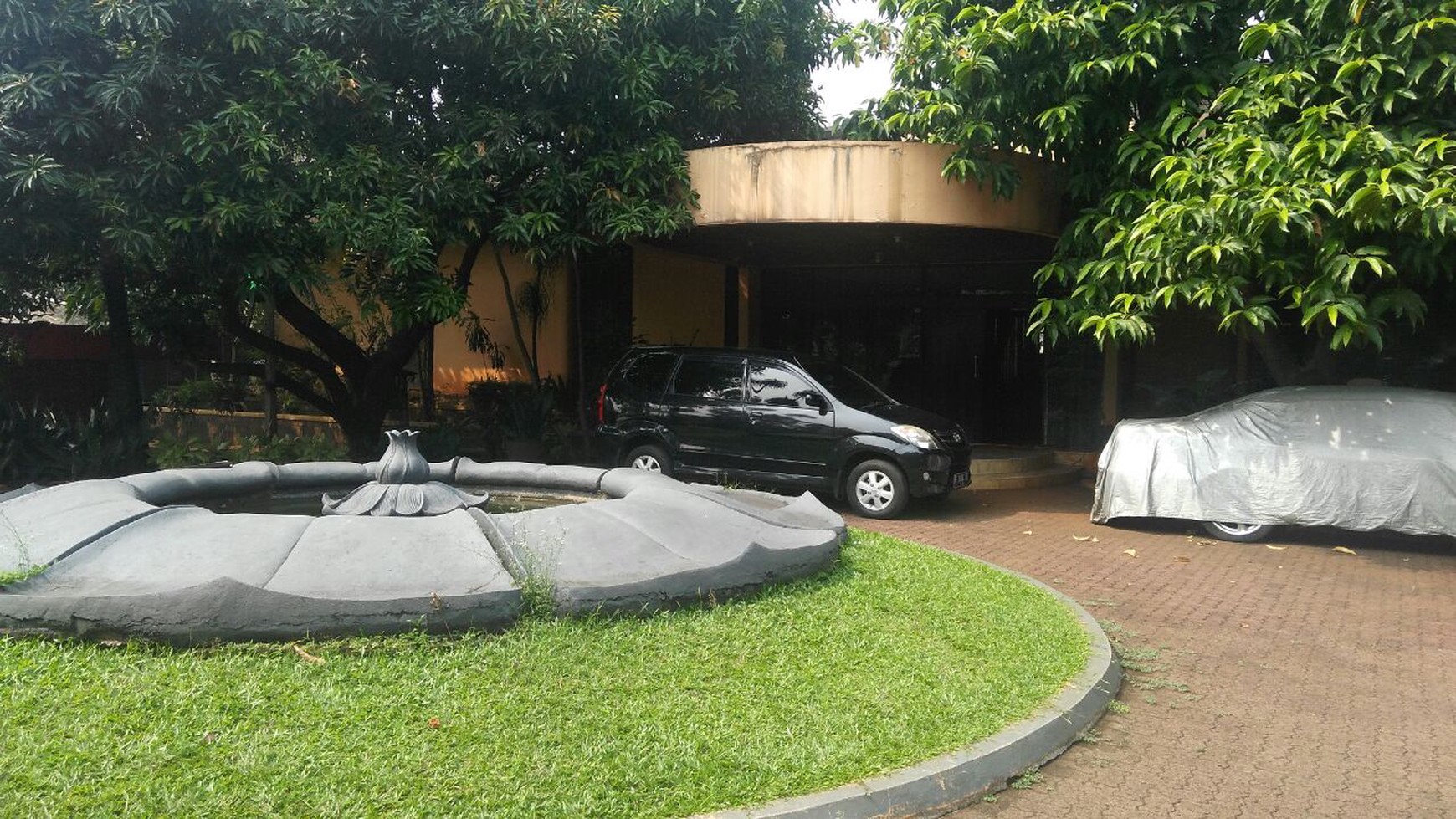 Rumah Lama Terawat dengan Lokasi Strategis @ Pejaten Barat Raya, Jakarta Selatan