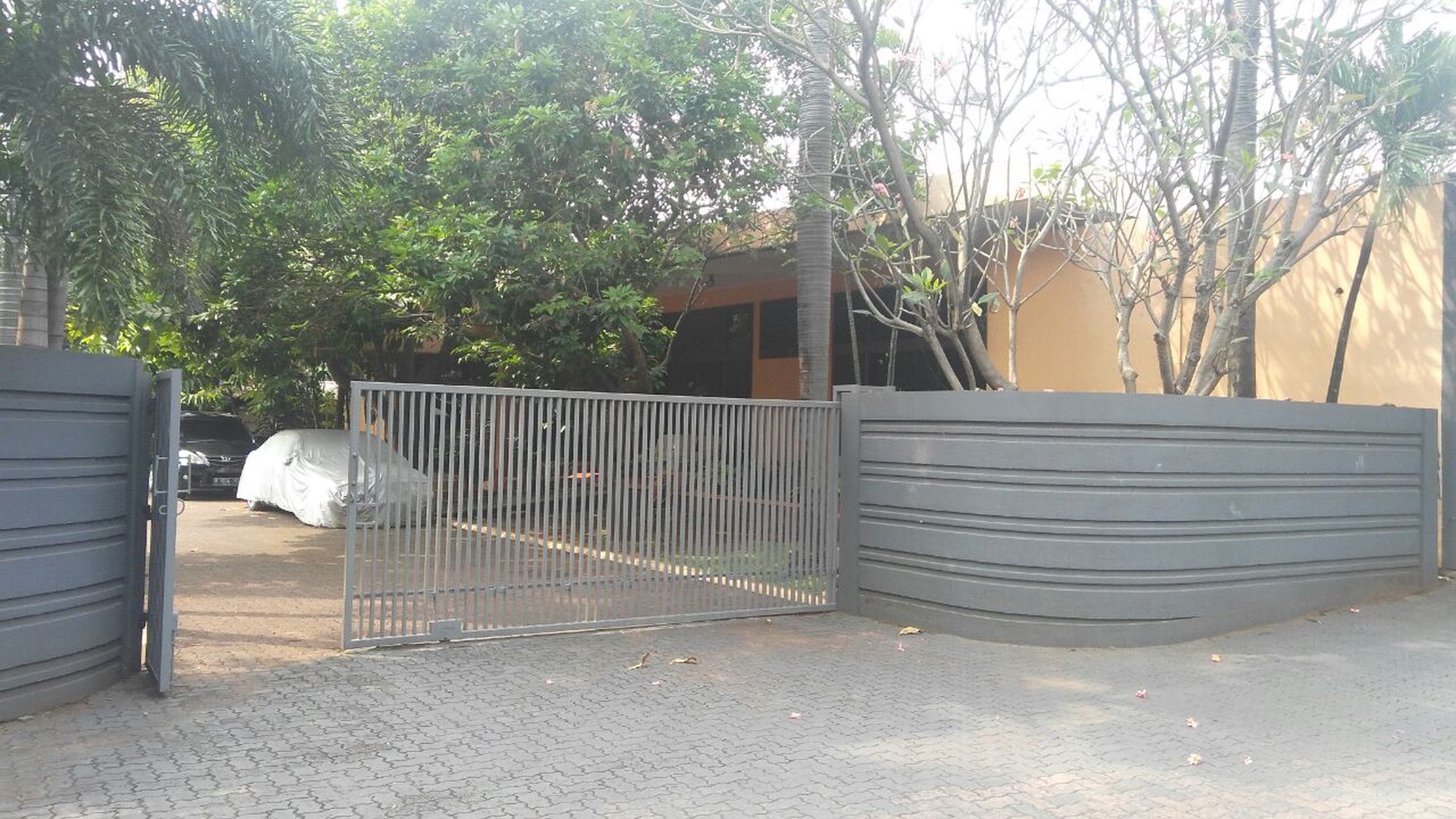 Rumah Lama Terawat dengan Lokasi Strategis @ Pejaten Barat Raya, Jakarta Selatan