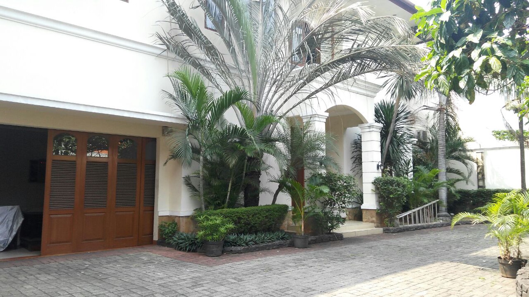 Rumah Dengan Lokasi Strategis @ Kemang Barat Raya, Jakarta Selatan