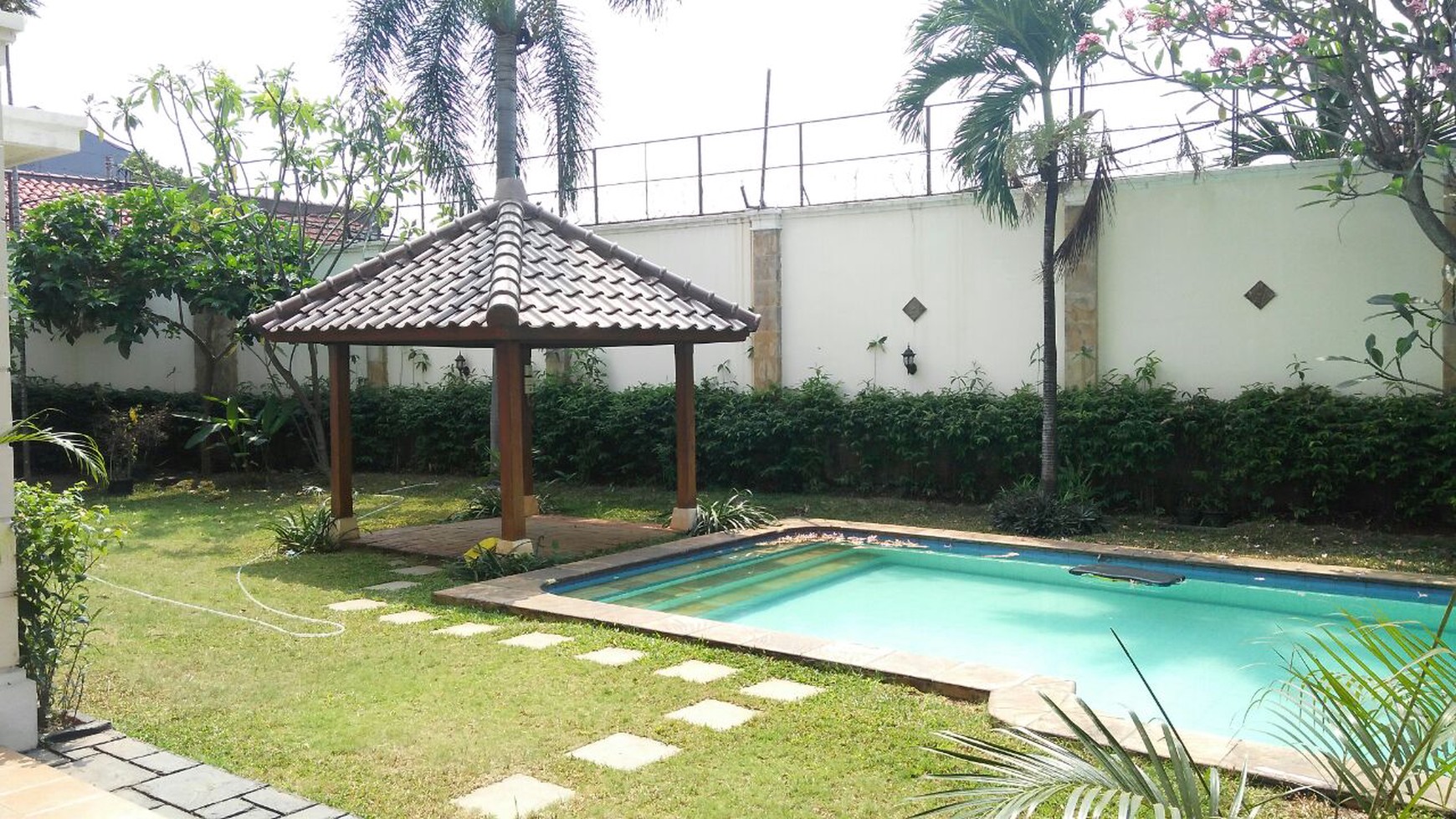 Rumah Dengan Lokasi Strategis @ Kemang Barat Raya, Jakarta Selatan